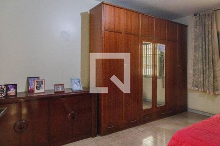 Casa à venda com 450m², 3 quartos e 8 vagas Casa à venda com 450m², 3 quartos e 8 vagasQuarto Suíte