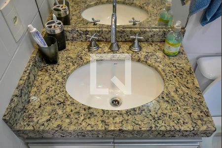 Apartamento à venda com 74m², 3 quartos e 2 vagasBanheiro da Suíte