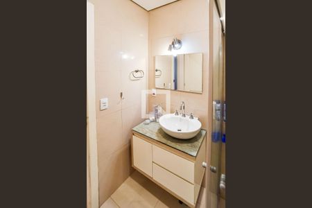 Casa à venda com 220m², 4 quartos e 2 vagas Casa à venda com 220m², 4 quartos e 2 vagasBanheiro Social 1