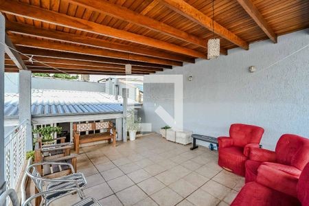 Casa à venda com 220m², 4 quartos e 2 vagas Casa à venda com 220m², 4 quartos e 2 vagasVaranda