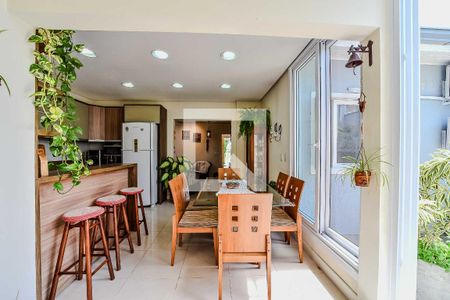 Casa à venda com 220m², 4 quartos e 2 vagas Casa à venda com 220m², 4 quartos e 2 vagasCozinha