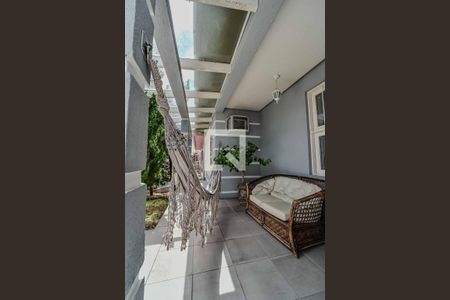 Casa à venda com 220m², 4 quartos e 2 vagas Casa à venda com 220m², 4 quartos e 2 vagasFrente