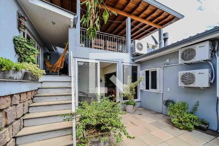 Casa à venda com 220m², 4 quartos e 2 vagas Casa à venda com 220m², 4 quartos e 2 vagasQuintal