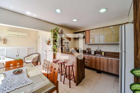 Casa à venda com 220m², 4 quartos e 2 vagas Casa à venda com 220m², 4 quartos e 2 vagasCozinha