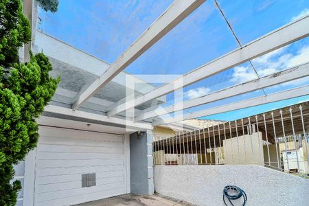 Casa à venda com 220m², 4 quartos e 2 vagas Casa à venda com 220m², 4 quartos e 2 vagasGaragem/Detalhe