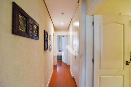 Corredor de casa à venda com 4 quartos, 220m² em Sarandi, Porto Alegre