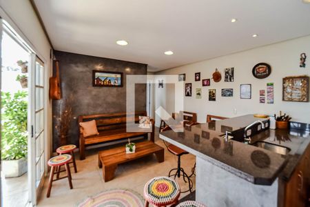 Casa à venda com 220m², 4 quartos e 2 vagas Casa à venda com 220m², 4 quartos e 2 vagasEspaço Gourmet