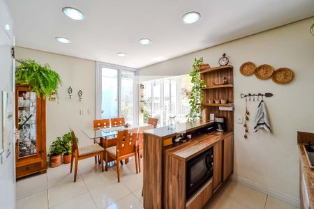 Casa à venda com 220m², 4 quartos e 2 vagas Casa à venda com 220m², 4 quartos e 2 vagasCozinha