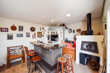 Casa à venda com 220m², 4 quartos e 2 vagas Casa à venda com 220m², 4 quartos e 2 vagasEspaço Gourmet