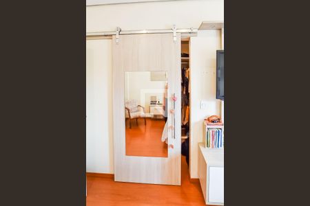 Casa à venda com 220m², 4 quartos e 2 vagas Casa à venda com 220m², 4 quartos e 2 vagasCloset da Suíte