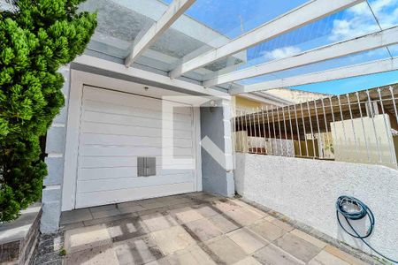 Casa à venda com 220m², 4 quartos e 2 vagas Casa à venda com 220m², 4 quartos e 2 vagasGaragem