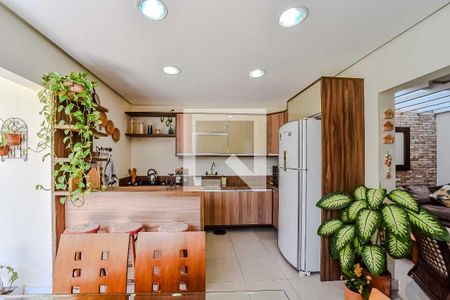 Casa à venda com 220m², 4 quartos e 2 vagas Casa à venda com 220m², 4 quartos e 2 vagasCozinha