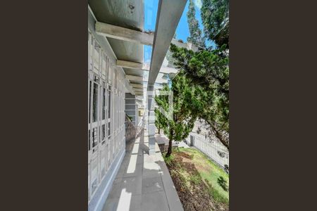 Casa à venda com 220m², 4 quartos e 2 vagas Casa à venda com 220m², 4 quartos e 2 vagasFrente