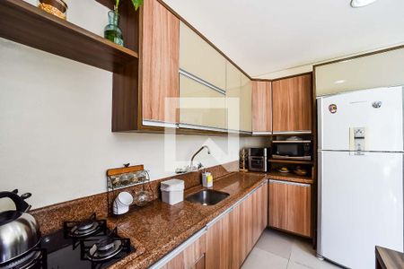 Casa à venda com 220m², 4 quartos e 2 vagas Casa à venda com 220m², 4 quartos e 2 vagasCozinha