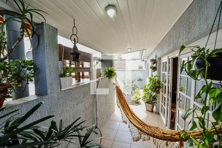 Casa à venda com 220m², 4 quartos e 2 vagas Casa à venda com 220m², 4 quartos e 2 vagasVaranda