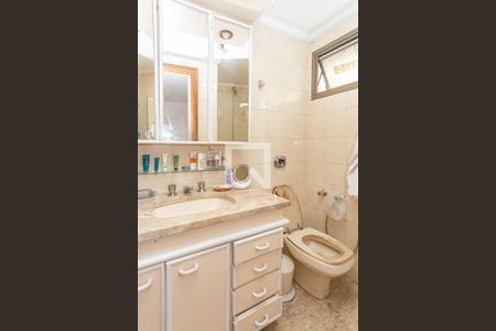 Apartamento à venda com 189m², 3 quartos e 2 vagas Apartamento à venda com 189m², 3 quartos e 2 vagasBanheiro Suíte 2