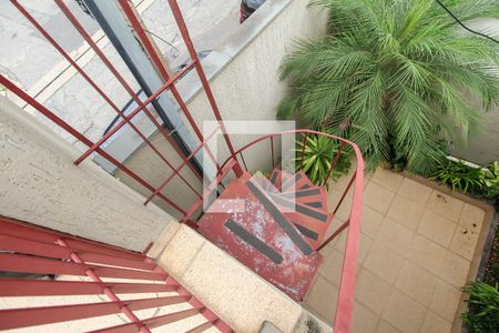 Casa à venda com 130m², 3 quartos e 3 vagasEscada Varanda