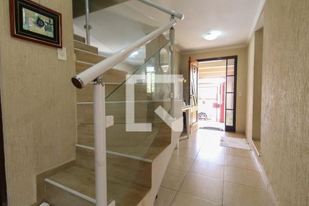 Casa à venda com 130m², 3 quartos e 3 vagasEscada