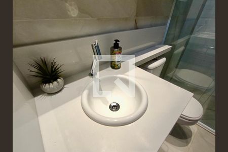 Apartamento para alugar com 55m², 2 quartos e sem vaga Apartamento para alugar com 55m², 2 quartos e sem vagaBanheiro social