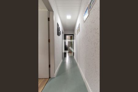 Casa à venda com 150m², 5 quartos e 2 vagasCorredor casa 3