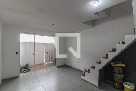 Sala de casa de condomínio para alugar com 3 quartos, 100m² em Vargem Grande, Rio de Janeiro