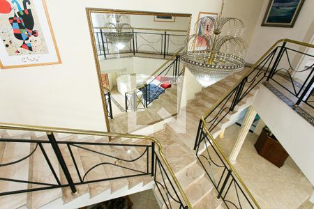 Casa à venda com 1000m², 5 quartos e 8 vagasEscada