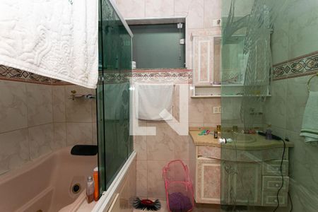 Casa à venda com 1000m², 5 quartos e 8 vagasBanheiro da Suíte 2