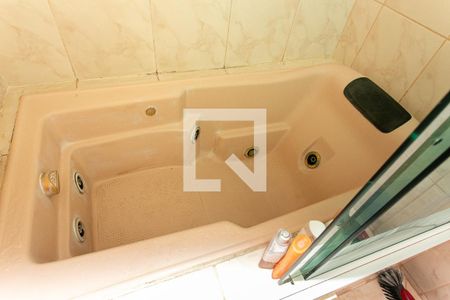 Casa à venda com 1000m², 5 quartos e 8 vagasBanheiro da Suíte 2