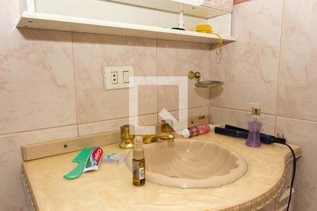 Casa à venda com 1000m², 5 quartos e 8 vagasBanheiro da Suíte 2