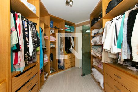 Casa à venda com 1000m², 5 quartos e 8 vagasCloset da Suíte 4