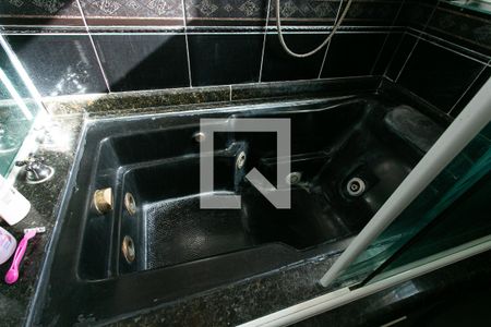 Casa à venda com 1000m², 5 quartos e 8 vagasBanheiro da Suíte 1