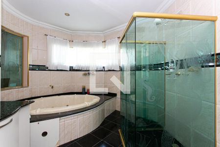 Casa à venda com 1000m², 5 quartos e 8 vagasBanheiro da Suíte 4