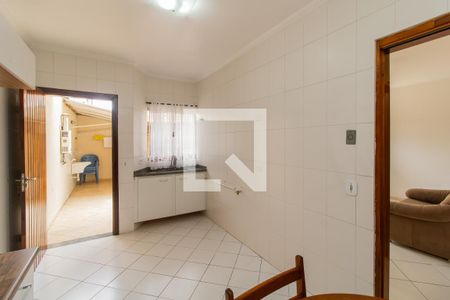 Casa para alugar com 150m², 2 quartos e 2 vagasCozinha 