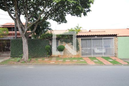 Casa à venda com 267m², 3 quartos e 2 vagasFachada