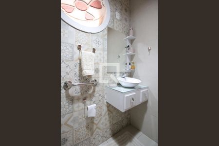 Casa à venda com 267m², 3 quartos e 2 vagasBanheiro Social