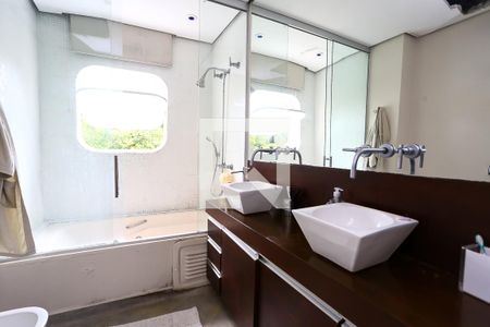 Apartamento à venda com 390m², 3 quartos e 2 vagasBanheiro da Suíte