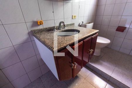 Casa para alugar com 200m², 3 quartos e 8 vagasBanheiro da Suíte