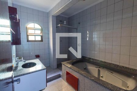 Casa para alugar com 200m², 3 quartos e 8 vagasBanheiro da Suíte