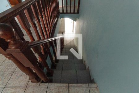 Casa para alugar com 200m², 3 quartos e 8 vagasEscada