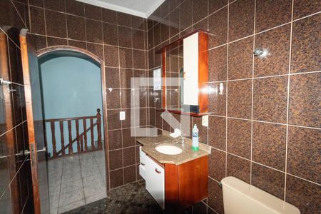 Casa para alugar com 200m², 3 quartos e 8 vagasBanheiro 2