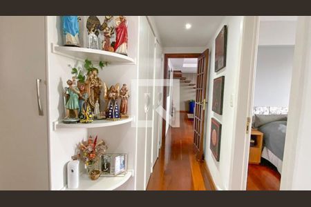 Apartamento à venda com 280m², 4 quartos e 2 vagasCorredor 