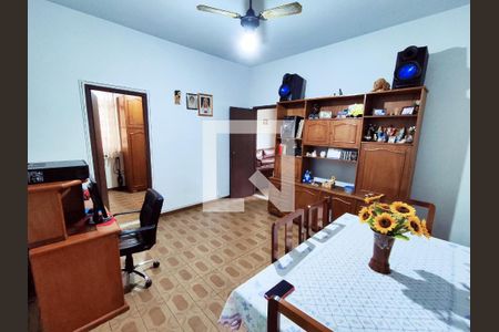 Casa à venda com 286m², 4 quartos e 2 vagas Casa à venda com 286m², 4 quartos e 2 vagasSala de Jantar