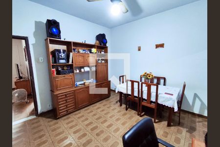 Casa à venda com 286m², 4 quartos e 2 vagas Casa à venda com 286m², 4 quartos e 2 vagasSala de Jantar