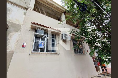 Casa à venda com 286m², 4 quartos e 2 vagas Casa à venda com 286m², 4 quartos e 2 vagasFachada