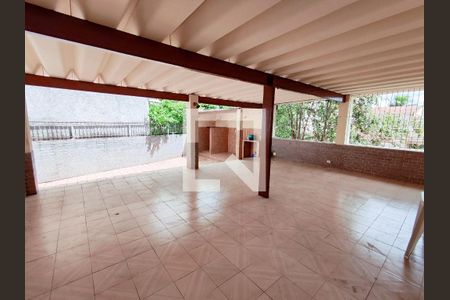 Casa à venda com 286m², 4 quartos e 2 vagas Casa à venda com 286m², 4 quartos e 2 vagasTerraço