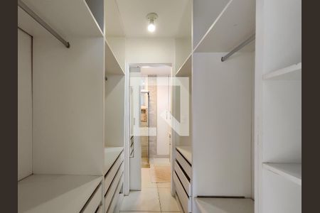 Apartamento para alugar com 112m², 3 quartos e 1 vaga Apartamento para alugar com 112m², 3 quartos e 1 vagaCloset da suíte
