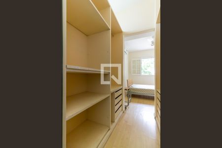 Casa à venda com 430m², 4 quartos e 4 vagasCloset da suíte 4