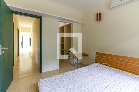 Casa à venda com 430m², 4 quartos e 4 vagasQuarto 4 Suíte