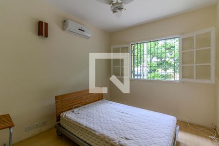 Casa à venda com 430m², 4 quartos e 4 vagasQuarto 4 Suíte