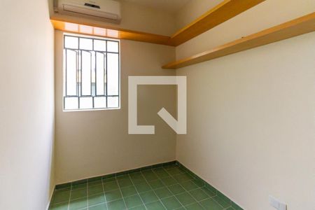 Casa à venda com 430m², 4 quartos e 4 vagasQuarto de Serviço
